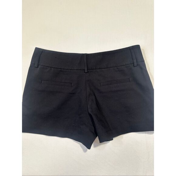 Alice + Olivia Cady mid-rise black cotton blend stretch shorts, size 8 - Picture 9 of 10